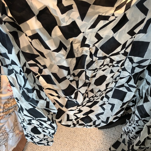 ALICE + OLIVIA GOWN - Picture 4 of 9